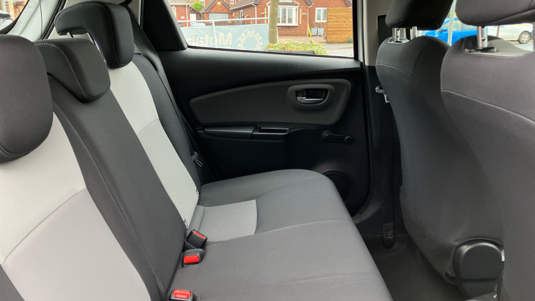 Toyota Yaris 1.5 Hybrid Icon Tech 5dr CVT Hybrid Hatchback